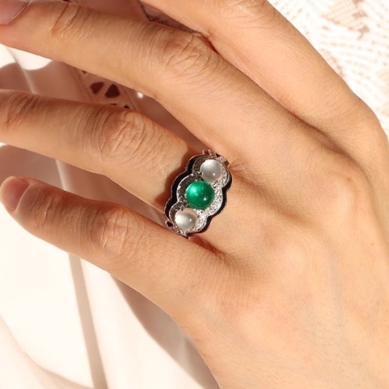Women's Vintage Luxury Three Stone Synthetic Zirconia Ring