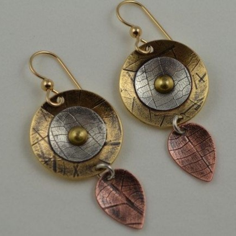 Women's Vintage Contrasting Round Tag Leaf Pendant Earrings