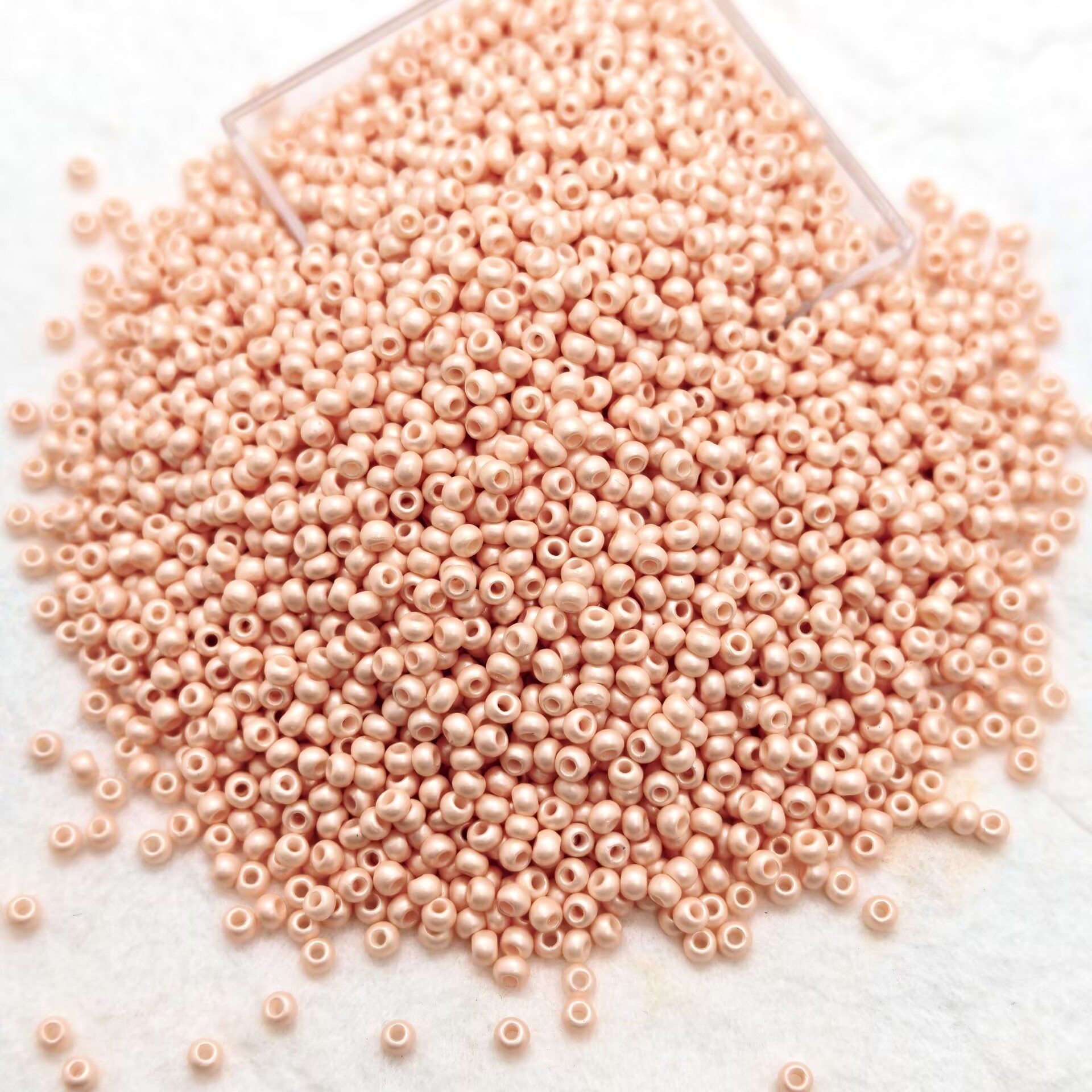 600pcs Round Glossy Glass Seed Beads for Jewelry Making