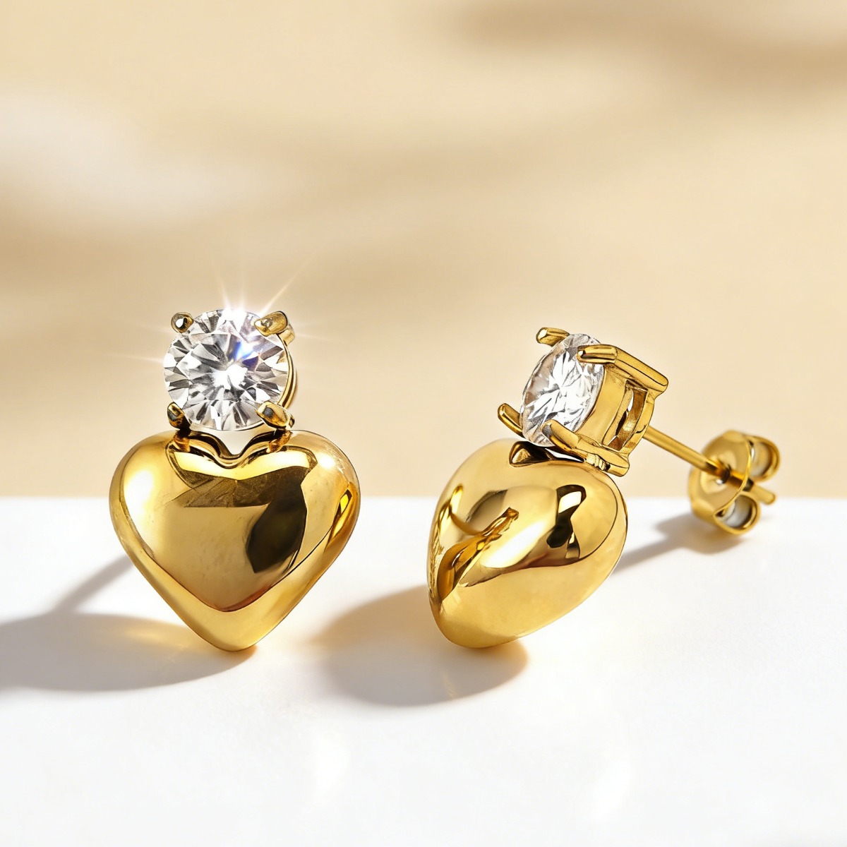 Women's 0.8 Carat Brilliant Single Moissanite Heart-shaped Golden Stud Earrings