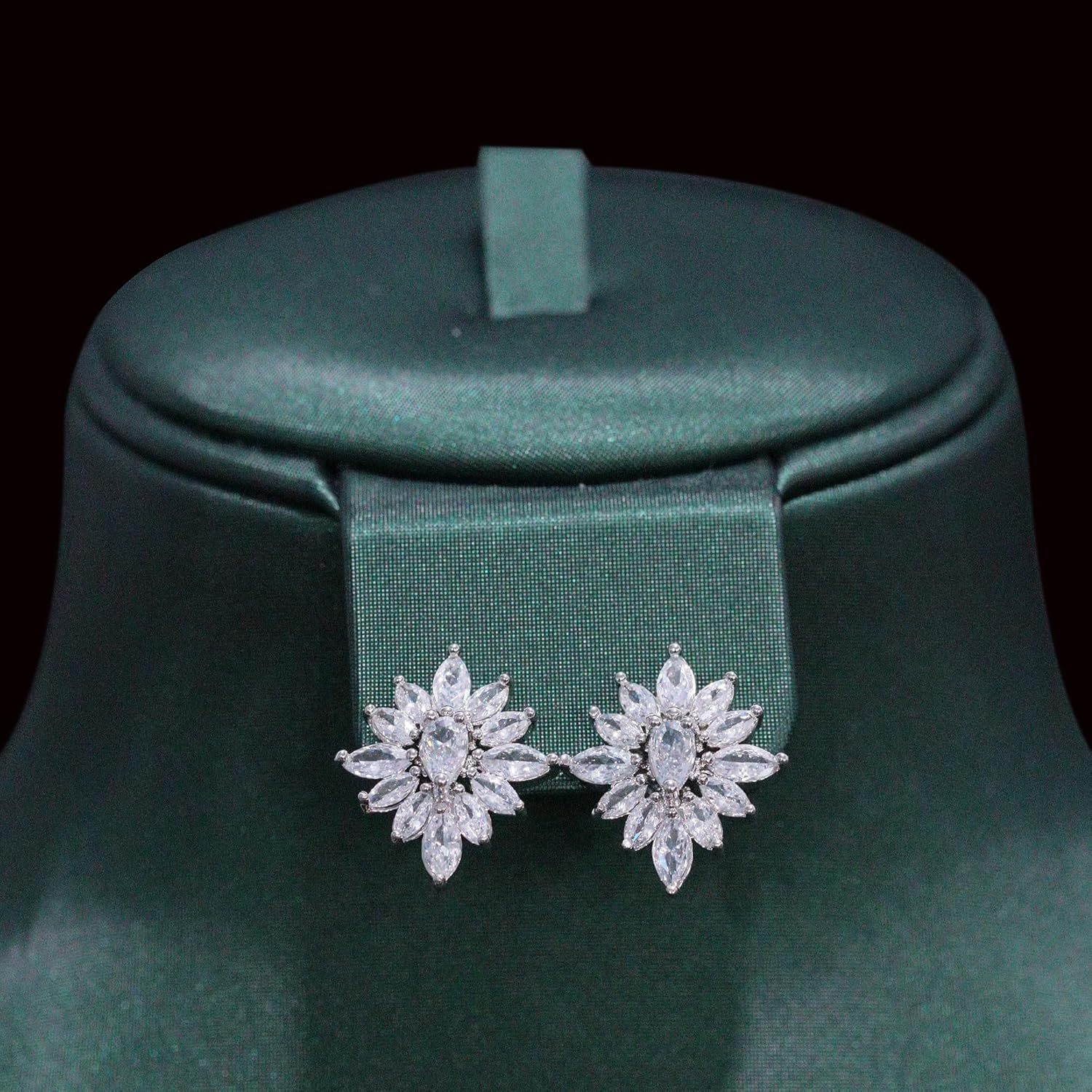 925 silver flower zirconia jewelry set including necklace and earrings fashionable and luxurious suitable for weddings and banquets gifts for mothers wives female friends with exquisite gift box Product details 3