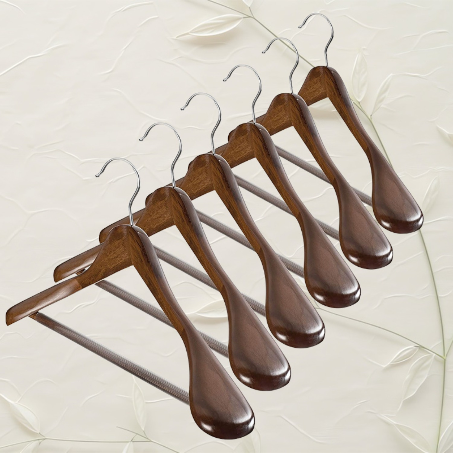 E-shop Kollektion von 6 hochwertigen Holzbügeln - Robuste Holzkleiderbügel mit breiten Schultern - Kleiderbügel mit 6,3 cm Schulterverlängerungen für