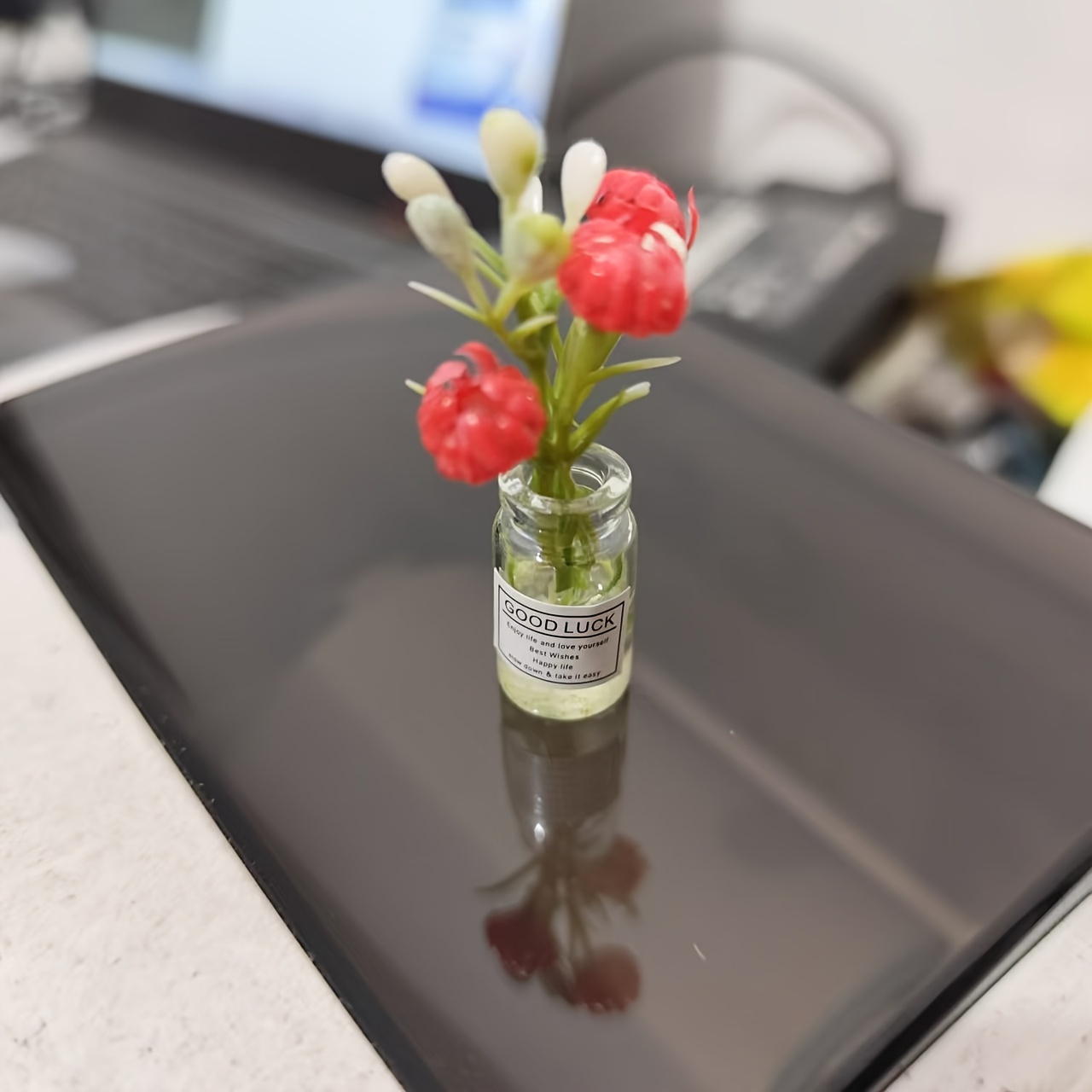 1pc Elegant Mini Red Dashboard Decoration - Realistic Plastic Flowers With Green Leaves, Non-electric Car Ornaments, Cute Women's Car Decoration, Shiny Interior Decoration, Exquisite Design