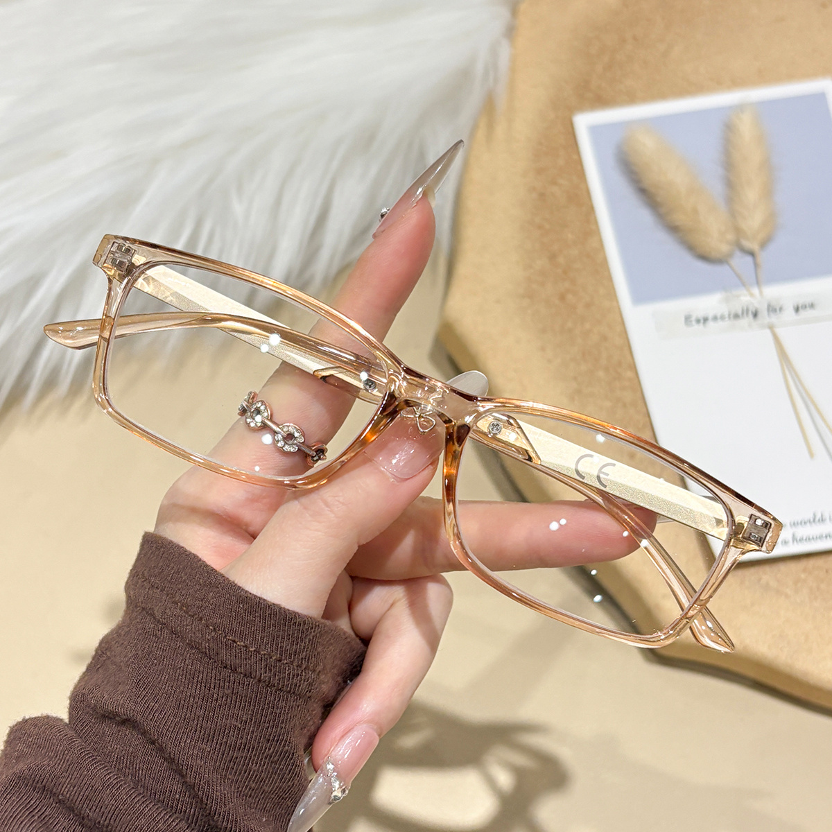 Fashionable Rectangular Small-Frame Reading Glasses, Lightweight Design
