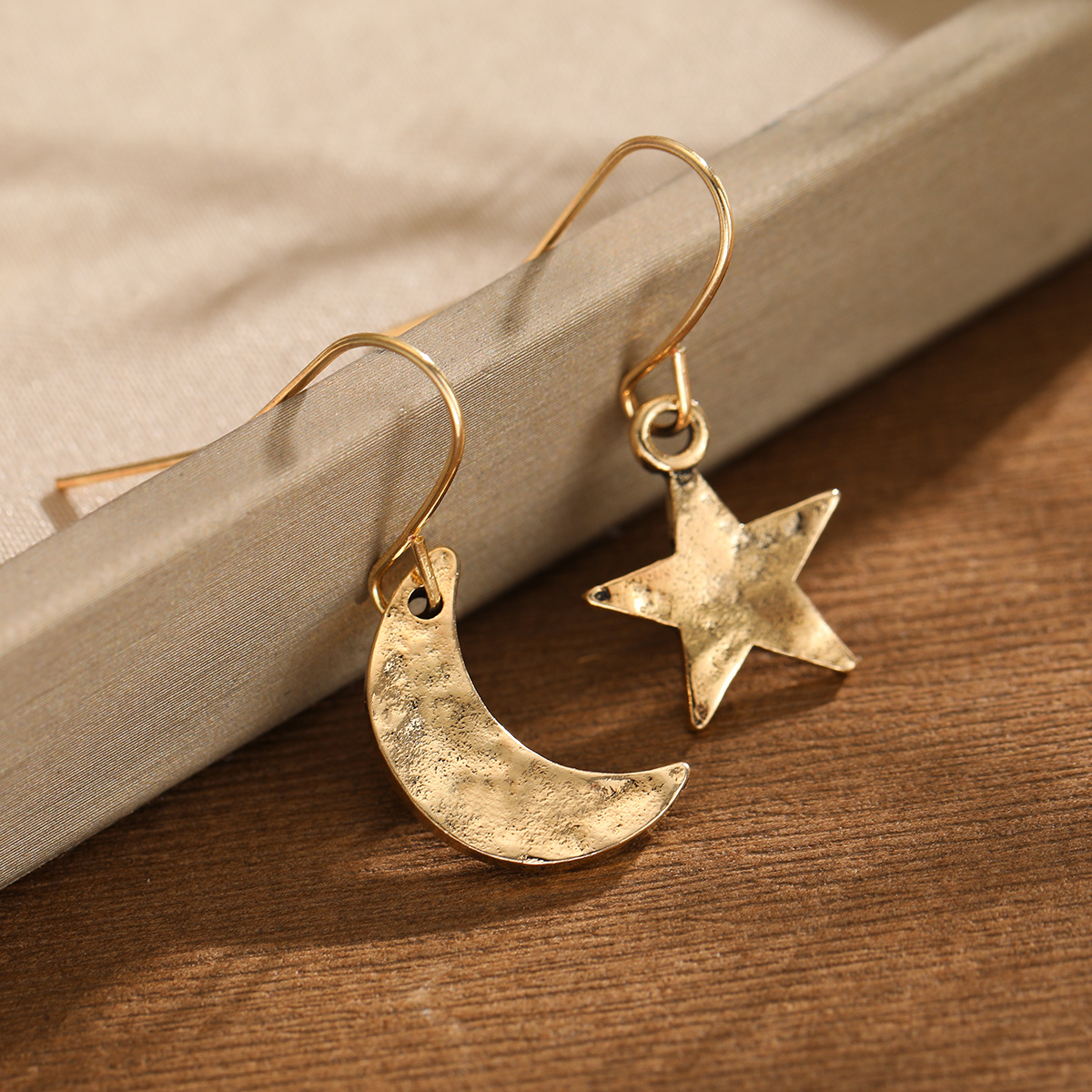 TEMU Retro Literary Style Asymmetrical Star Moon Distressed Pendant Women's Earrings Daily Dating Shopping Party Versatile Jewelry