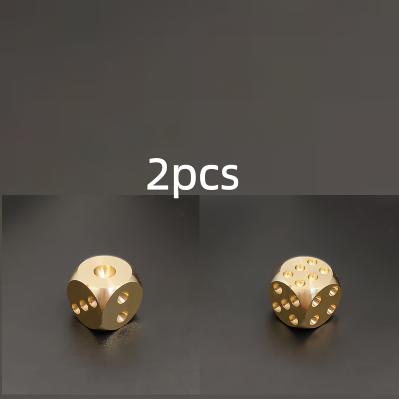 E-shop Goldene Kupfer 2er Set Elegante Vollmessing Mahjong Würfel - Aufwendige Gravuren, für Brettspiele, Bars & KTV - Gelb, Tischrollenspiele,