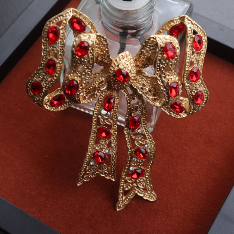 Image of Vintage Golden Tassel Bow Brooch: A Accessory For Casual Attire, Parties, Formal Occasions, And Dinners; A Fashionable Decoration Suitable For Coats And Scarves