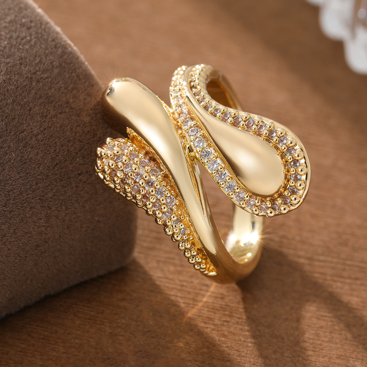 Women's Micro-Prong Synthetic Zirconia Teardrop Shank Ring