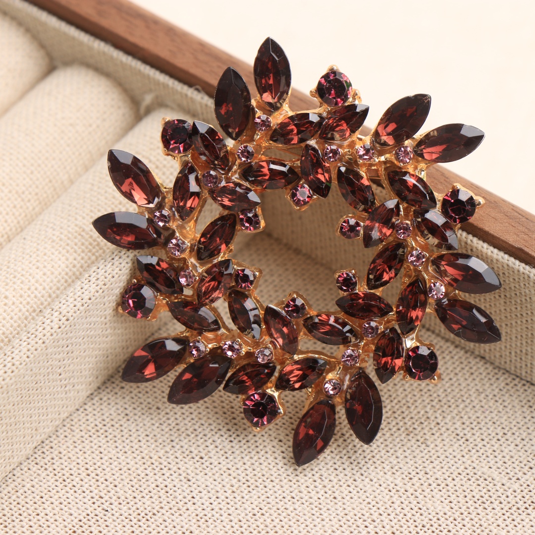 Image of Baroque Luxury Brooch For Men And Women, Jewelry Accessories, Wedding, Holiday, Party, Couple's Surprise Gift
