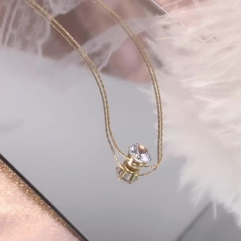 Women's Exquisite Six-Prong Round Zirconia Pendant Necklace