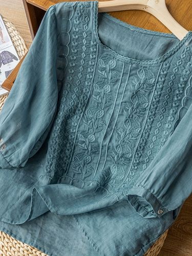 Women's Embroidered T-shirt, Available in Various Colors and Sizes