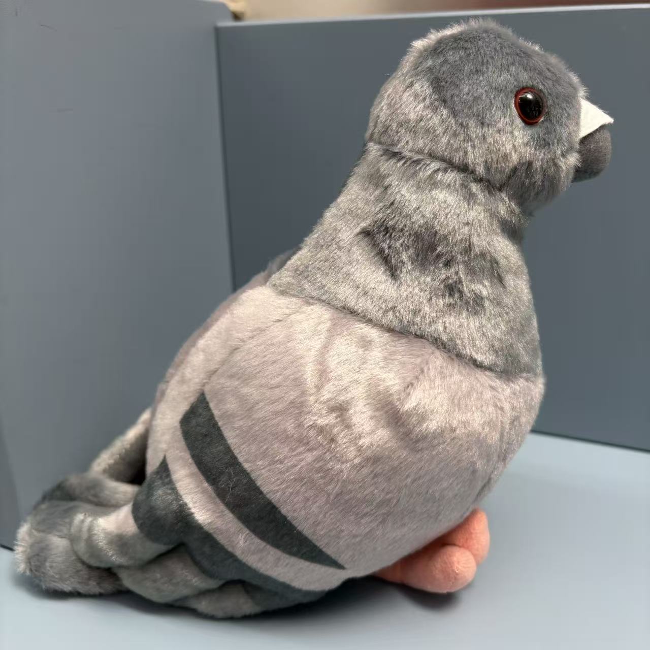 1pc A Lifelike And Adorable Gray Plush Toy, Designed As A Messenger . This Realistic Bird Stuffed Animal Serves As A For Dogs And Cats, Making It An Ideal Gift For Holiday Parties