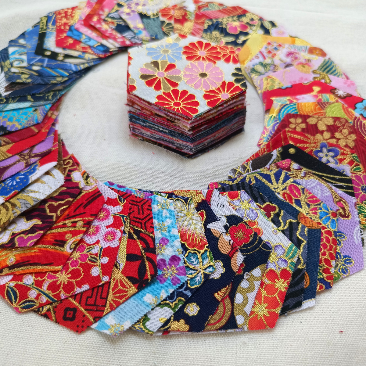 TEMU 100 pièces de tissu japonais à motif en or à chaud, prédécoupés, pour patchwork et quilting DIY, idéal pour la Saint-Valentin et du Nouvel An, 4
