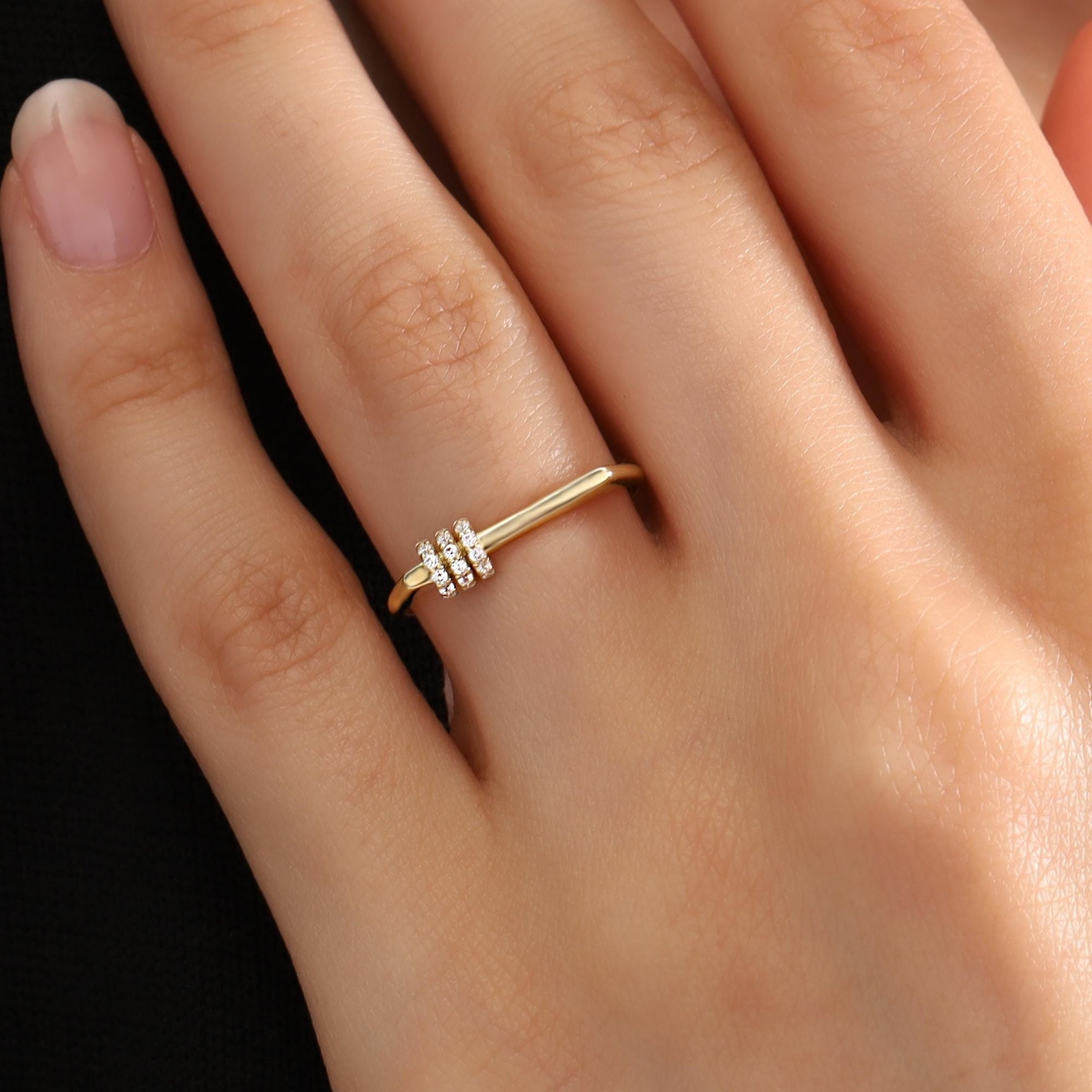 ANGOL Two-Dimensional Flat Golden Three-Claw Synthetic Zirconia Ring