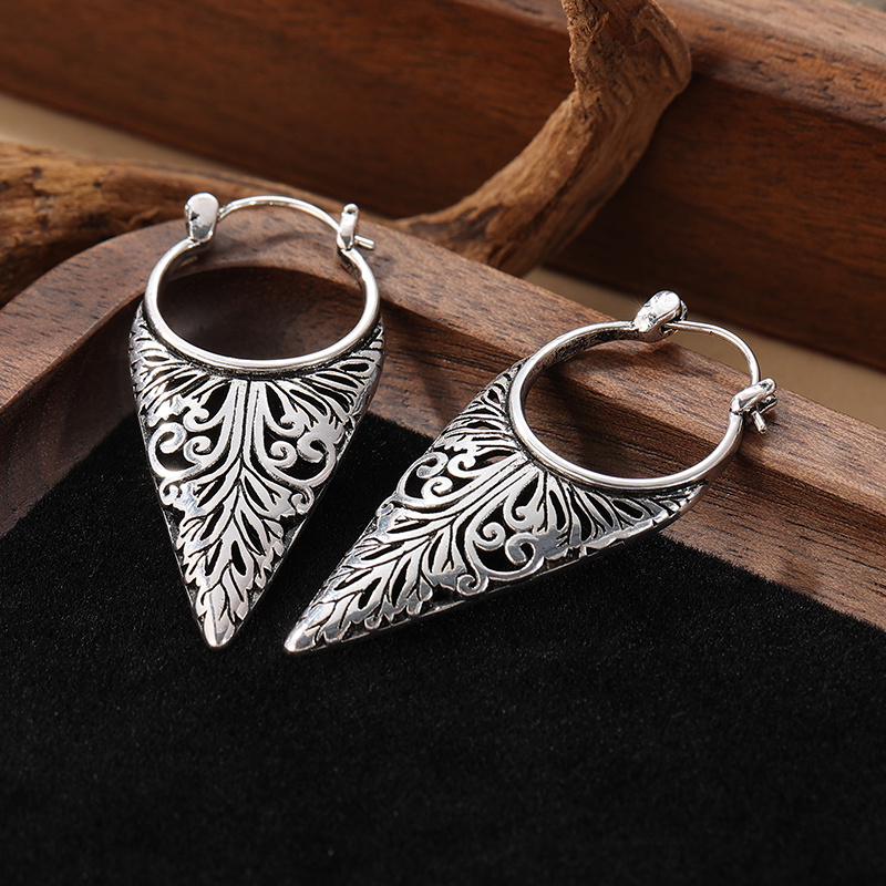 E-shop Antike-inspirierte Ohrhänger mit hohlen Blättern und geometrischen Drops für Damen | Boho-Vintage-Design mit filigranen Mustern | Leicht,