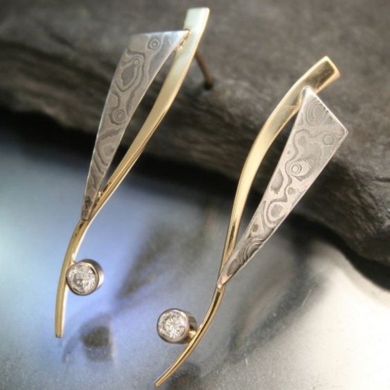 Women's Minimal Retro Two-Tone Curved Long Drop Earrings