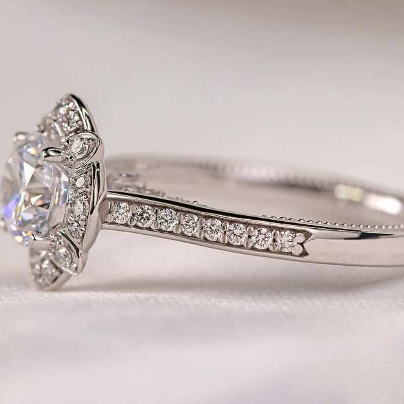 Women's Elegant Flower-Shaped Ring, Luxurious Bridal Gift