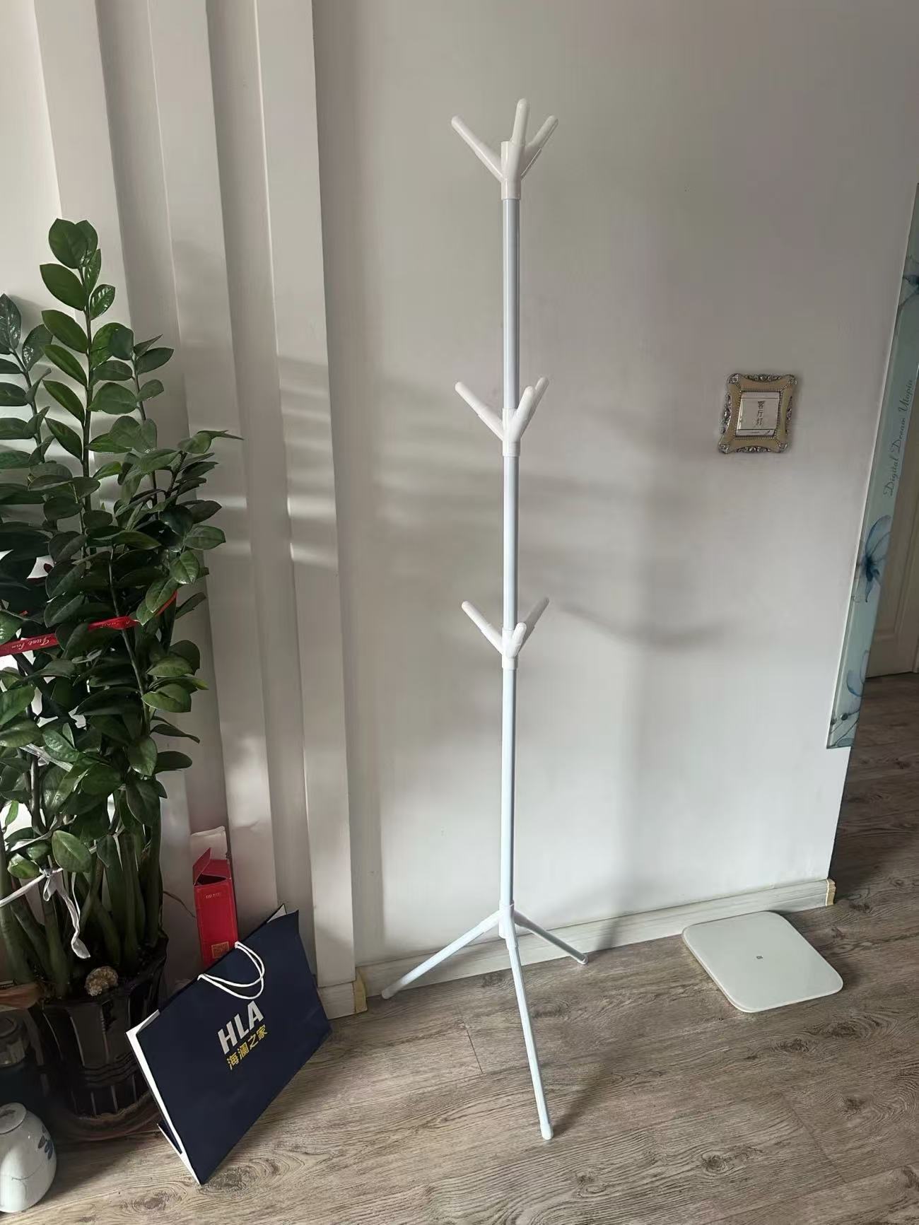 Simple Multi-Hook Clothes Rack, Plastic Coat Rack with 6 Hooks Optional, Hooks for Small Clothes& Bags in Entrance& Balcony