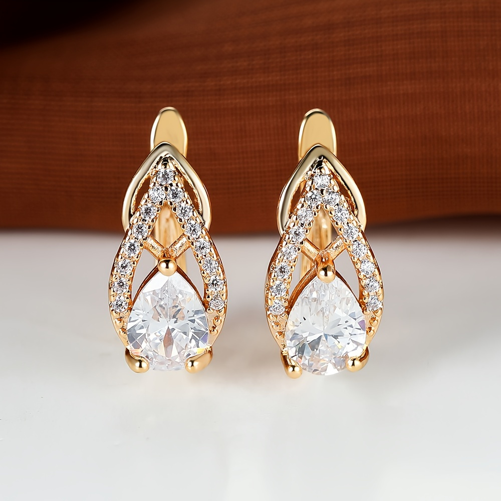 E-shop Elegante luxuriöse goldene Creolen | Tränenförmige, glänzende synthetische Zirkonia verzierte Kupferschmuck-Ohrstecker, geeignet für lässige