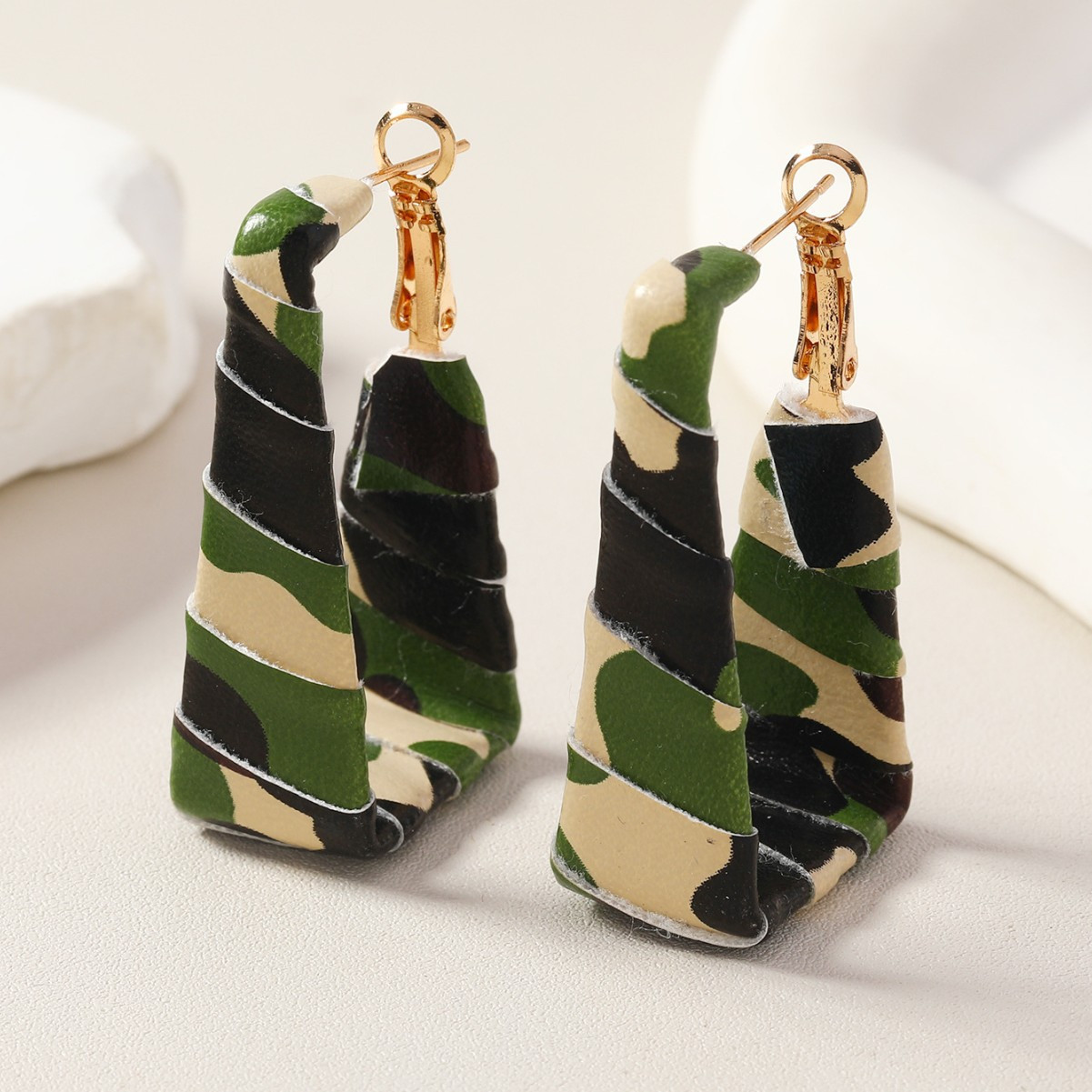 TEMU Women' Bohemian Retro Hand-woven Earrings - Iron Wrap Closure, Leopard Print & Military Green Camo Ear, Handmade For Daily Wear Or Gift, Edgy Style For - () Outfits - Niche Luxury Accessory