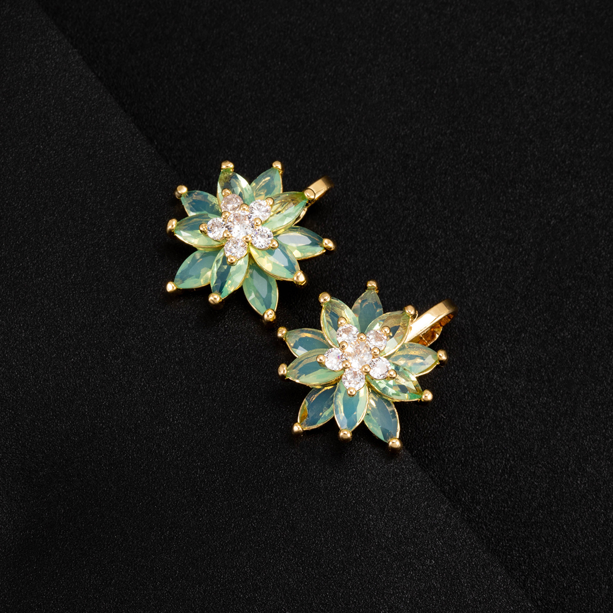 TEMU A Pair Of Clip-on Earrings For Women, No Piercing Required. Style With , Featuring Copper Inlay And Synthetic Synthetic Zirconia. Suitable For