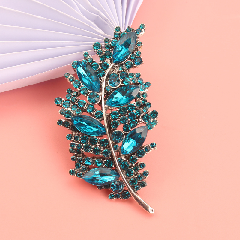 Image of Stylish Rhinestone Set Leaf Brooch, Stylish And Elegant Anti-revealing Scarf Button Accessory Pin For Men And Women