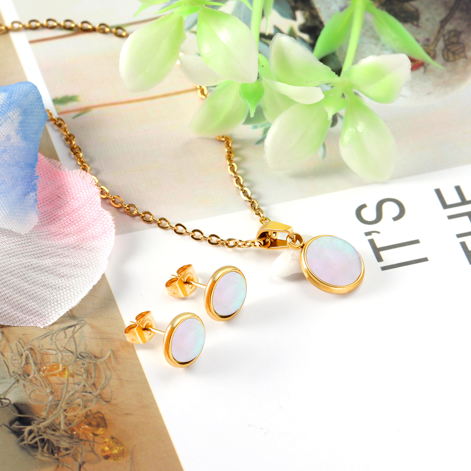 3pc Elegant White Seashell Stainless Steel Pendant Necklace & Earrings Set