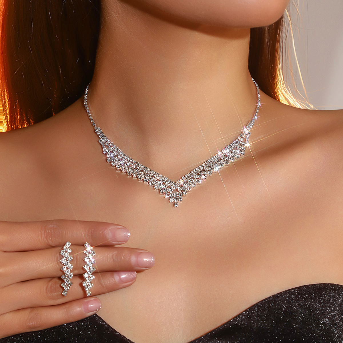 TEMU Ensemble de bijoux élégant en strass de V (collier et boucles d'oreilles), ensemble de mariée de luxe minimaliste argenté