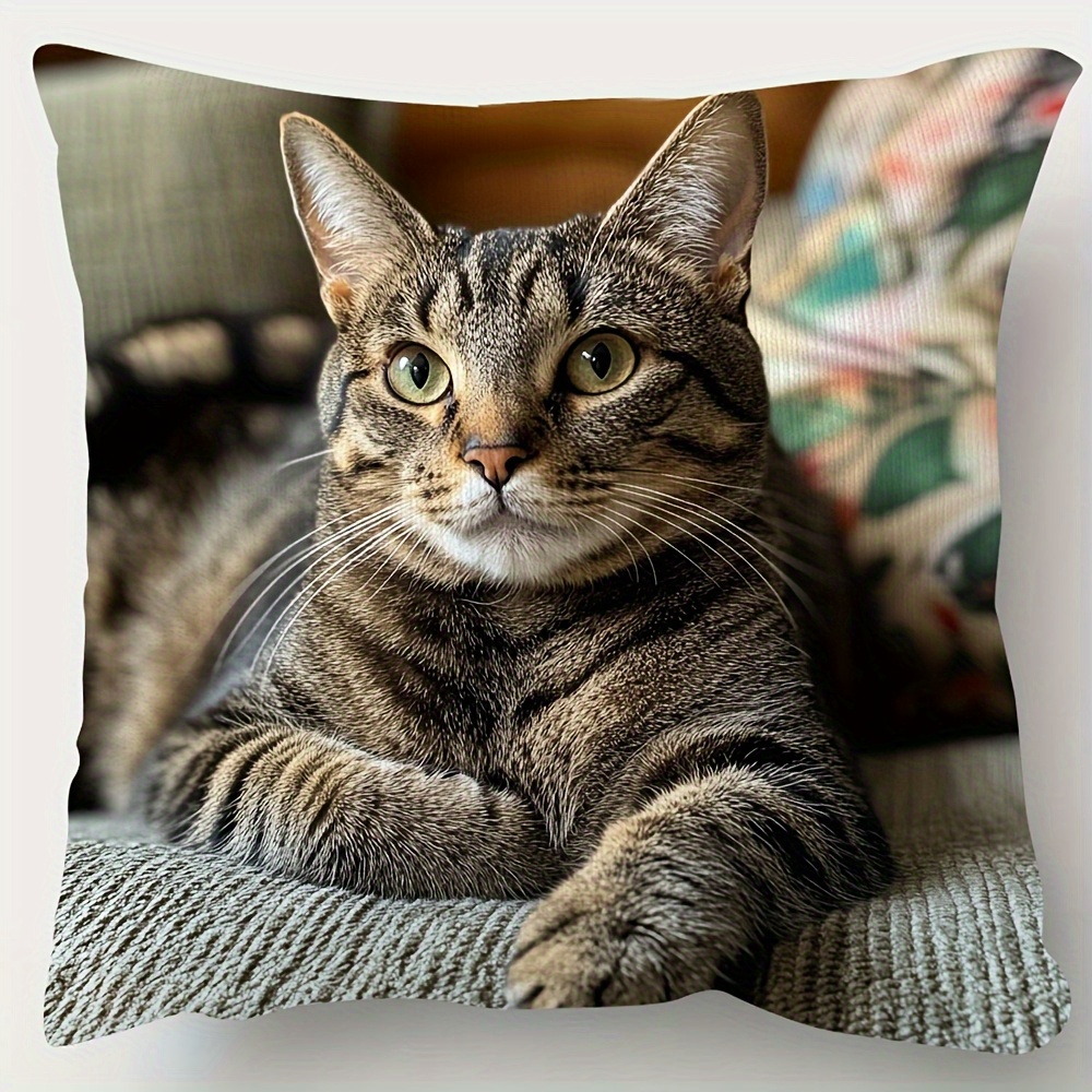 E-shop Kissenbezug mit getigertem Katzenporträt, aus weichem glattem -Kurzplüschstoff mit einseitigem Druckmuster. Ohne Kissenfüllung. zum Dekorieren