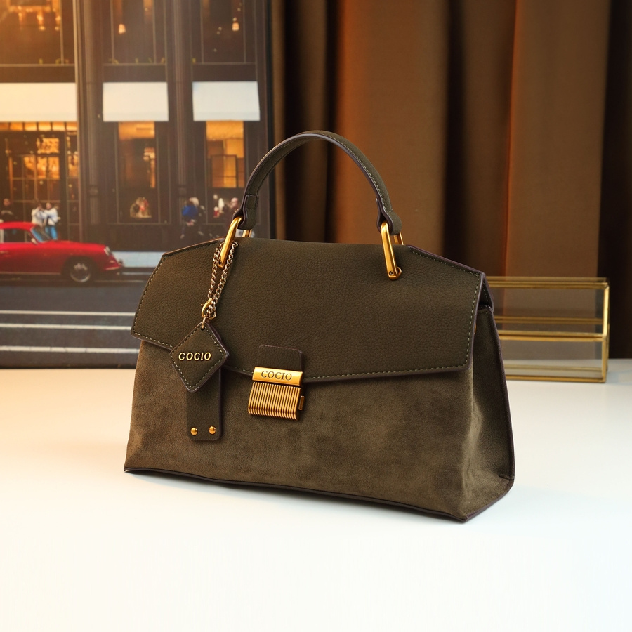 Handbag bottom view with structure