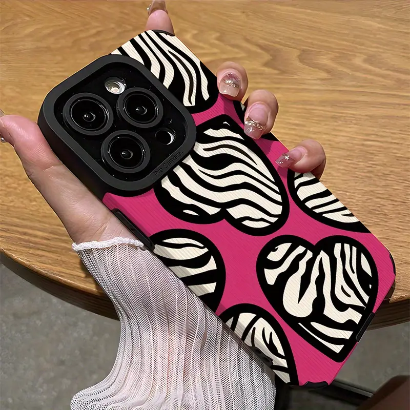 Foto de Funda con diseño de patrón de corazón rayado.