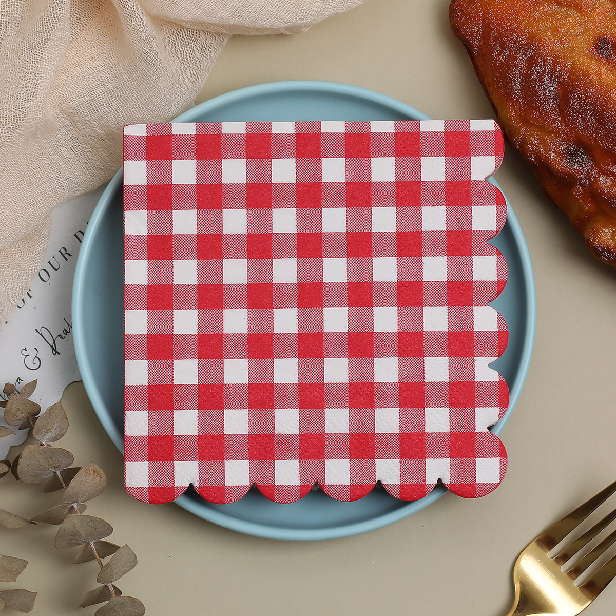 TEMU Lot de 20 serviettes de fête jetables à carreaux rouges avec bordure en dentelle, série 25*25, serviettes de irrégulière