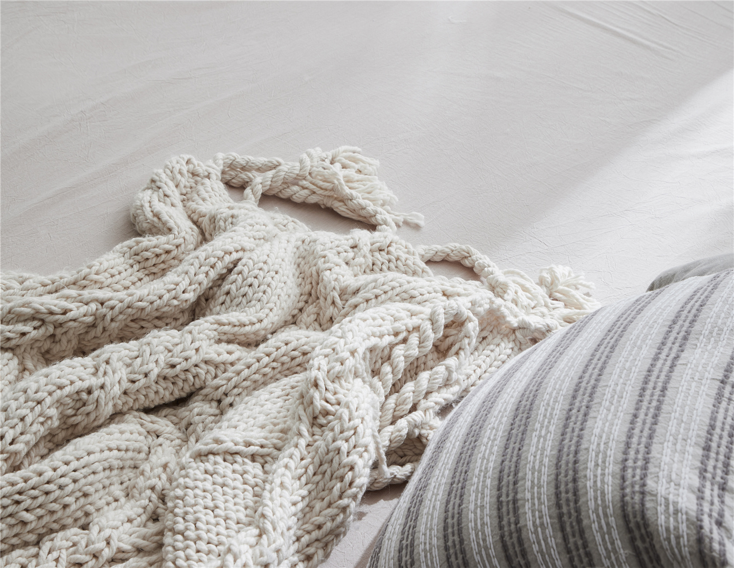 Tight- Acrylic Blanket, Handmade Coarse Blanket, Soft Home Decor Accessory, Office Nap Blanket, Air-conditioning Blanket, Sofa Blanket, Bed Runner, 1pc