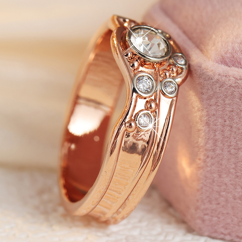 Light Luxury Women's Wave Layered Ring with Zirconia Decoration