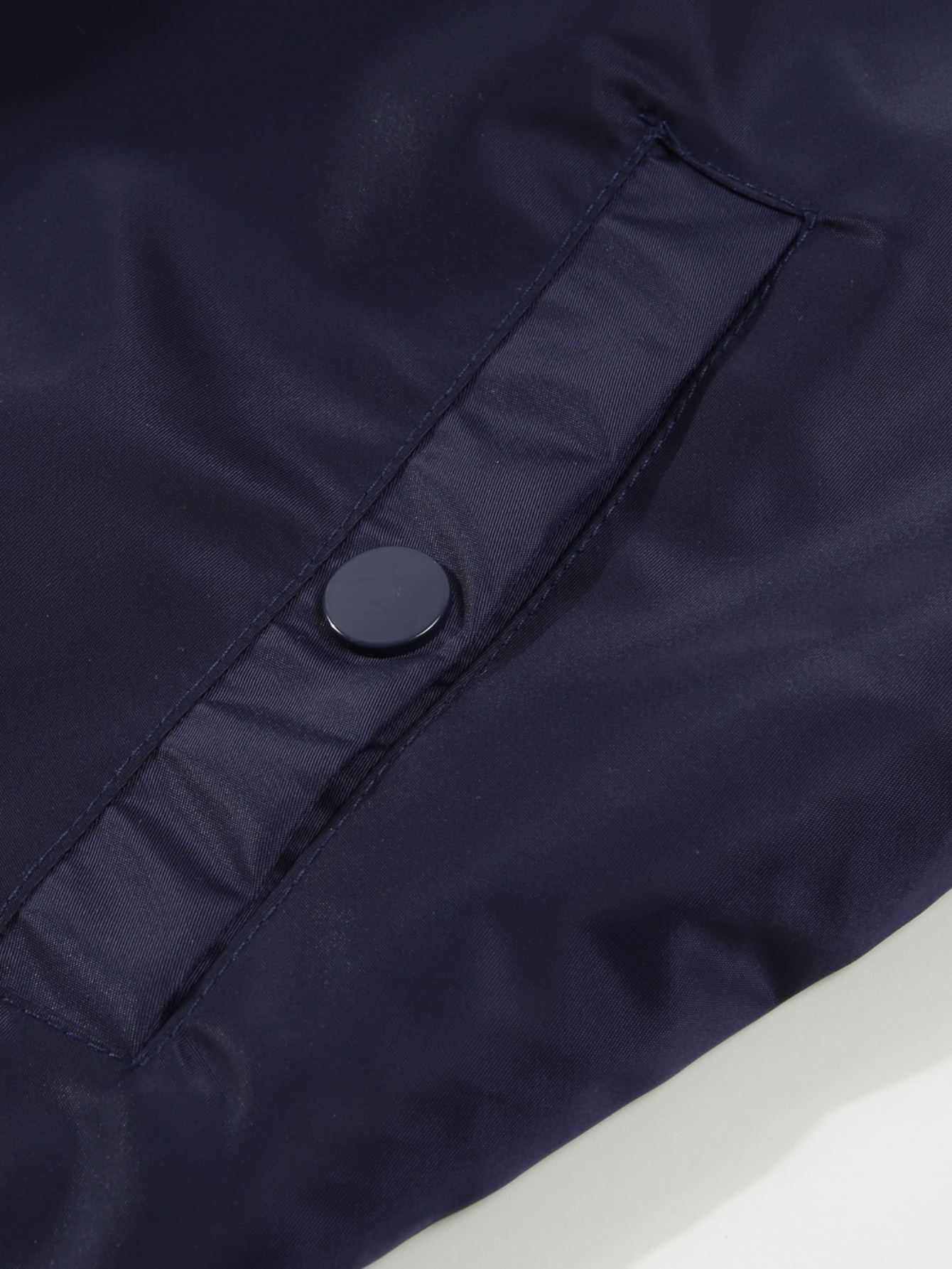 MA1 Pilotjas voor Heren - Vliegtas met Rits en IKON LEGEND Achterkant Print, Volledige Ritssluiting, Opstaande Kraag - Buitenkleed voor Luchtvaartliefhebbers voor Casual & Formele Gelegenheden - Niet-Rekbare Stof - Overgangsjasje voor Lente/Herfst, Cadeaus voor Piloots, Duurzame Polyester Voering, Sportief Ontwerp, Hoogwaardige Stiksel, Jas met Rits, Outdoor Avonturiers