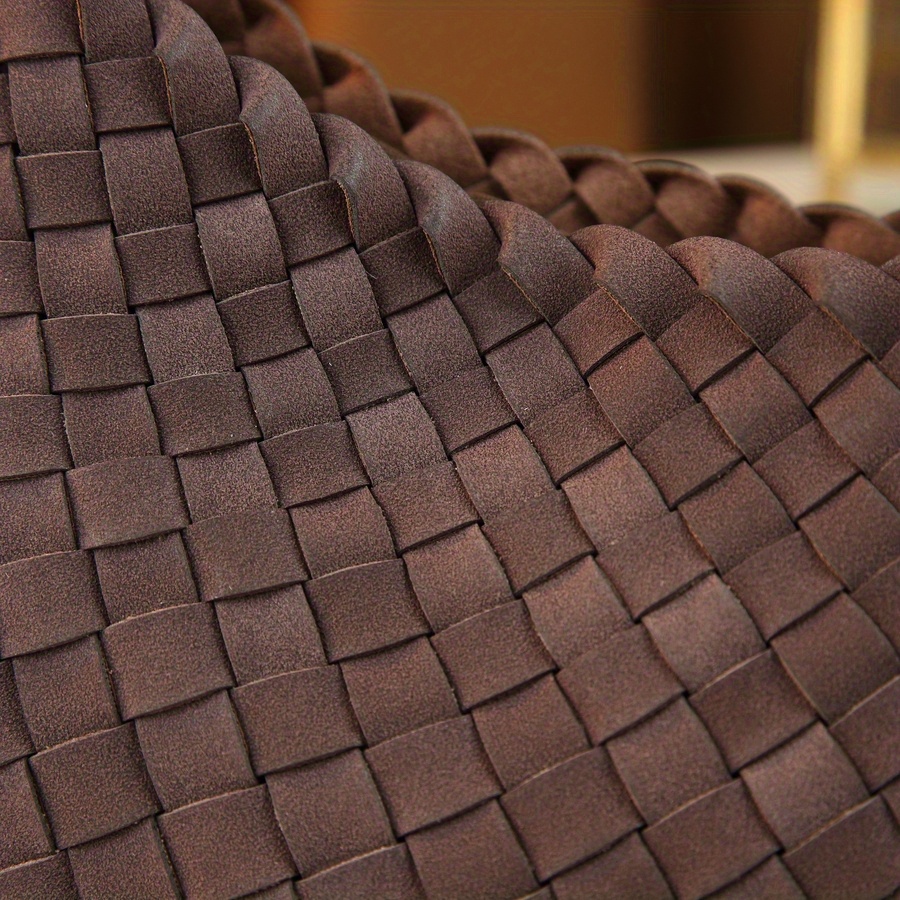 Mindia Handbag front detail model