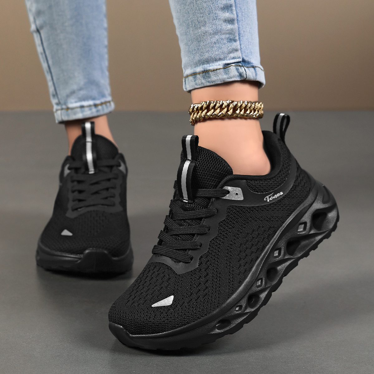 Fabric Mesh Breathable Lightweight Wide Toe Running Shoes