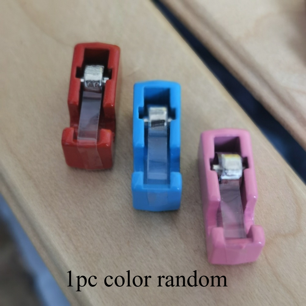 E-shop Mini 1/12 Scale Pink Klebeband Spender Modell Simulations Dekoratives Ornament Ideal für Foto Requisiten und Arbeitszimmer Dekoration Perfektes