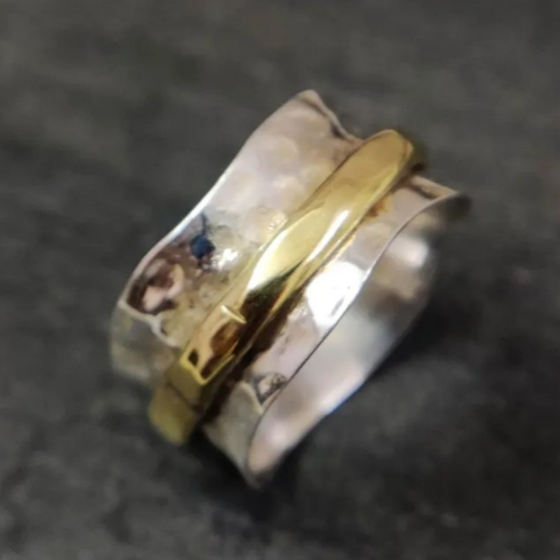 Men's & Women's Retro Minimalist Hammered Wave Ring