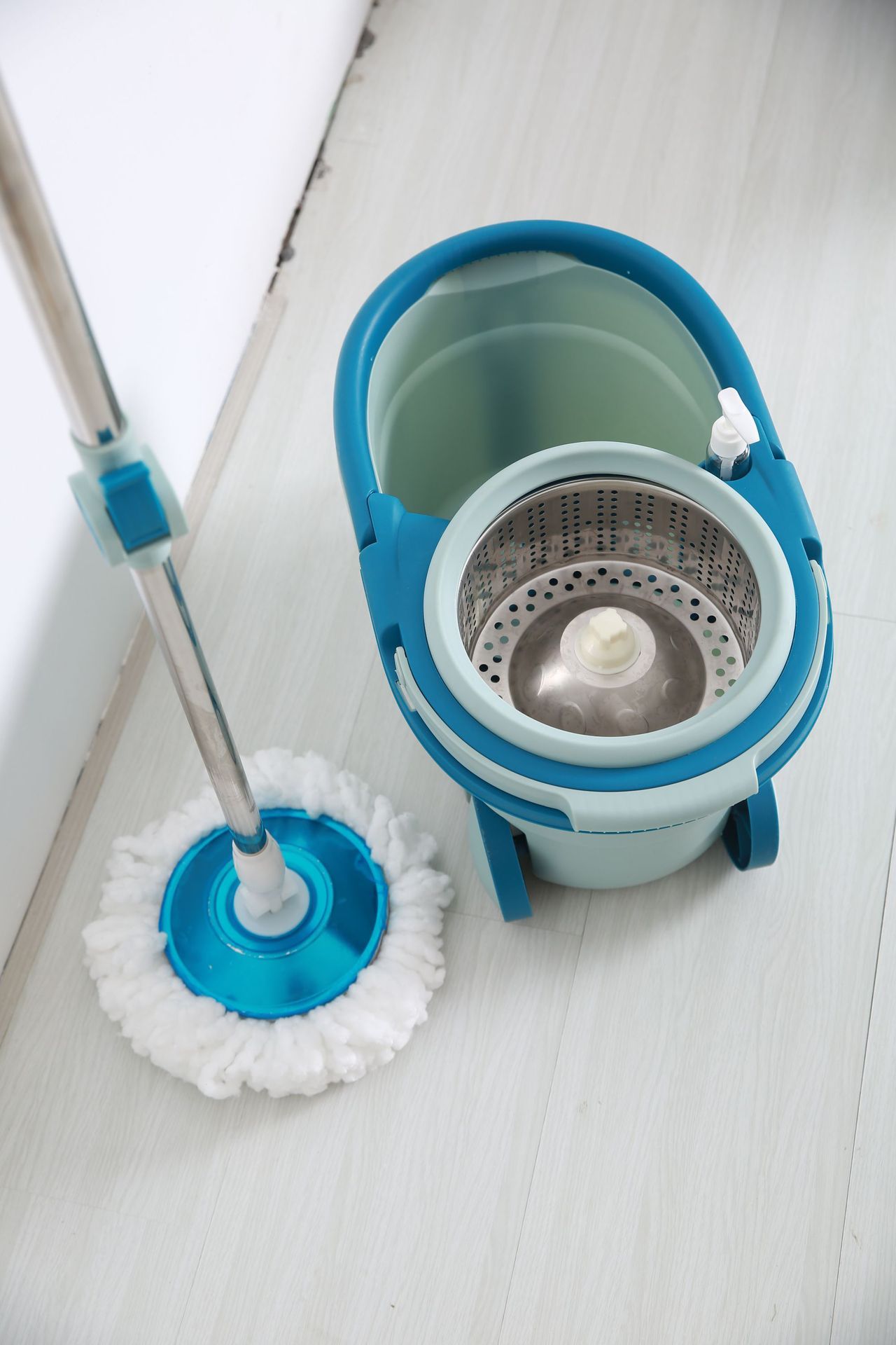 1set   mop and bucket set with stainless steel handle   rotating system hands free washing 4 reusable microfiber mop heads suitable for living room bedroom bathroom toilet kitchen cleaning details 7