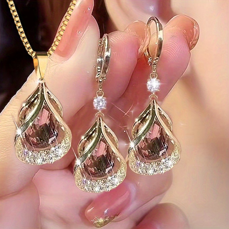 TEMU 1 Ensemble Élégant et Stylé de Boucles d'Oreilles Géométriques Œil de Chat & Collier Pendentif - Bijoux Polyvalents, Cadeau Délicat pour la