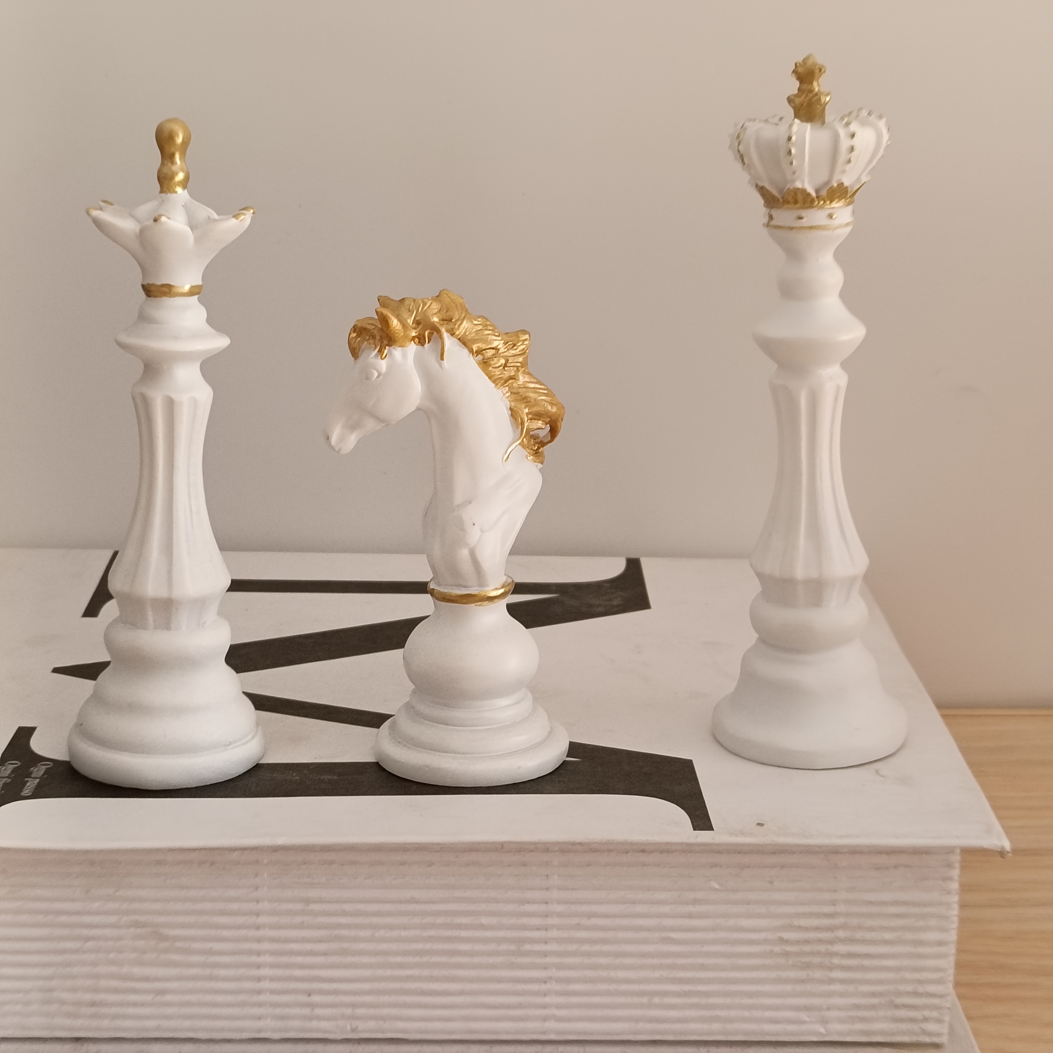 3pcs of Black and Golden Resin Chess Ornaments, Luxurious Black and Golden Chess Pieces, Suitable for Home Decoration- Ideal for Living Rooms and Study Rooms. Desk Arrangement