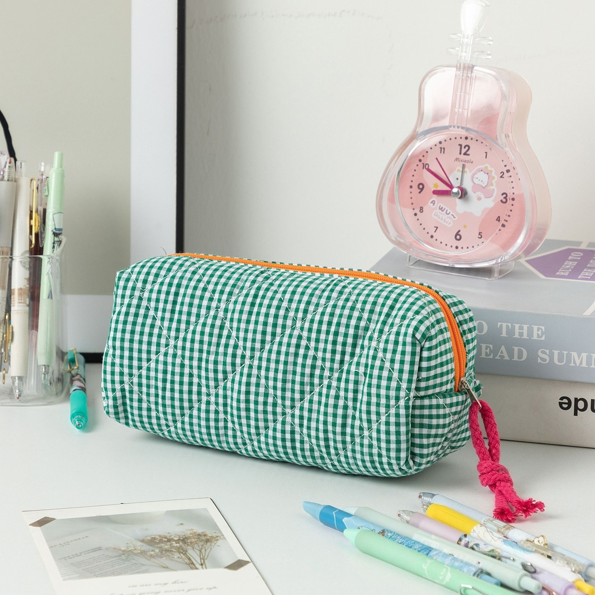 TEMU A Spacious And Vibrant Checkered Storage Bag, Suitable For Pencils, Stationery, And Office Supplies, Featuring A Zip Closure, Perfect For Travel