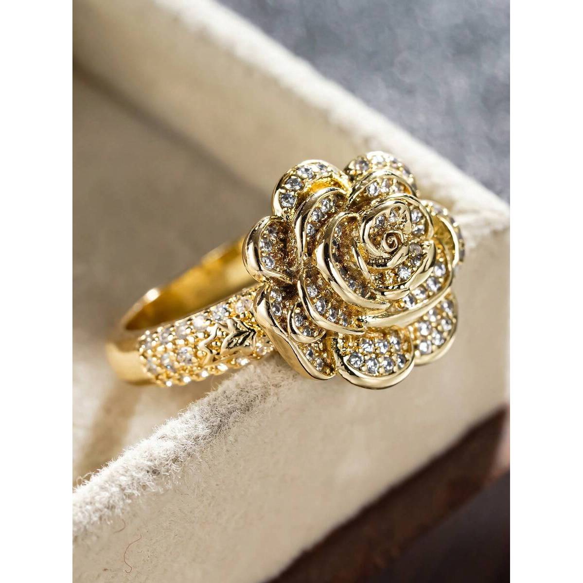 Luxurious Cubic Zirconia Stone Ring for Women