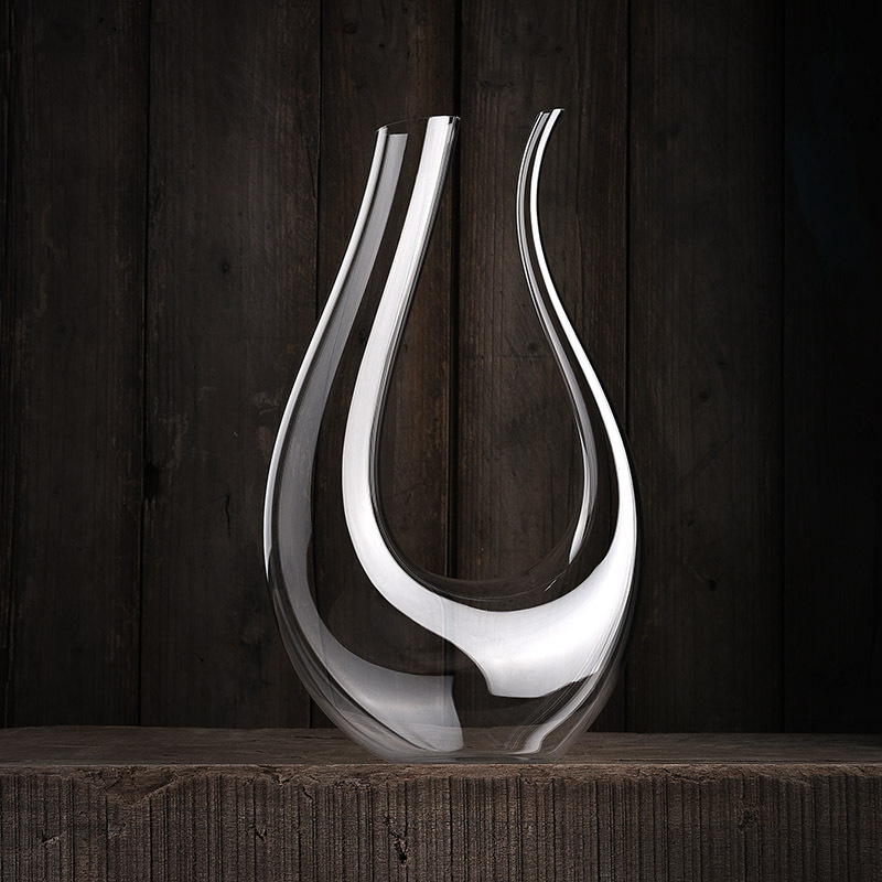 Image of A 1200ml Designed For Home Use, Made Of Commercial-grade Crystal Glass, Featuring A And A Harp-like Design, Ideal For Serving Red Beverages.