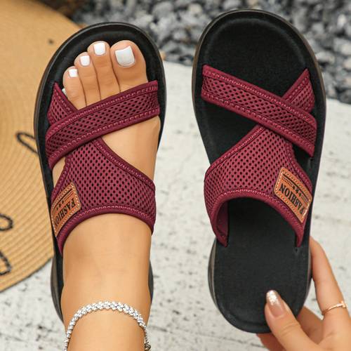 trendige pantoletten-sandalen mit blickdurchlass und rückenzehenriemen, für den freizeitlook. das schicke design macht sie zu einem unverzichtbaren teil jeder schuhsammlung. bleiben sie stilvoll und für , spaziergänge oder die tägliche routine, damen schuhe