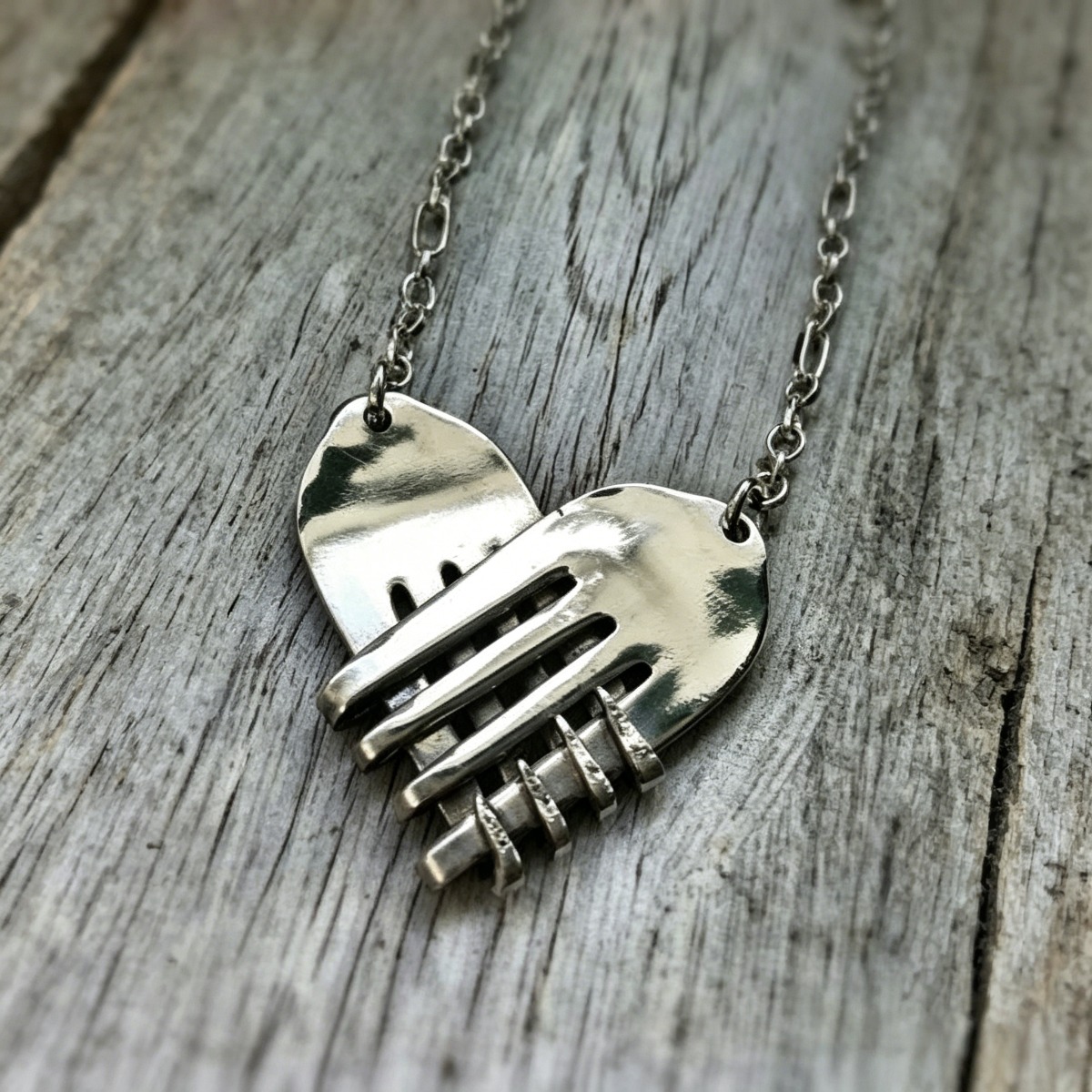 Women's Minimalist Intersecting Vertical Bar Heart Pendant Necklace