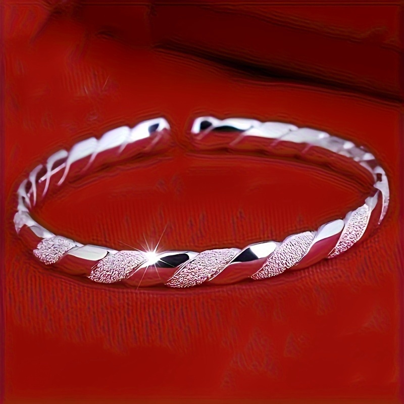 Women's Möbius Ring Intertwined Wrap Fashionable Bracelet