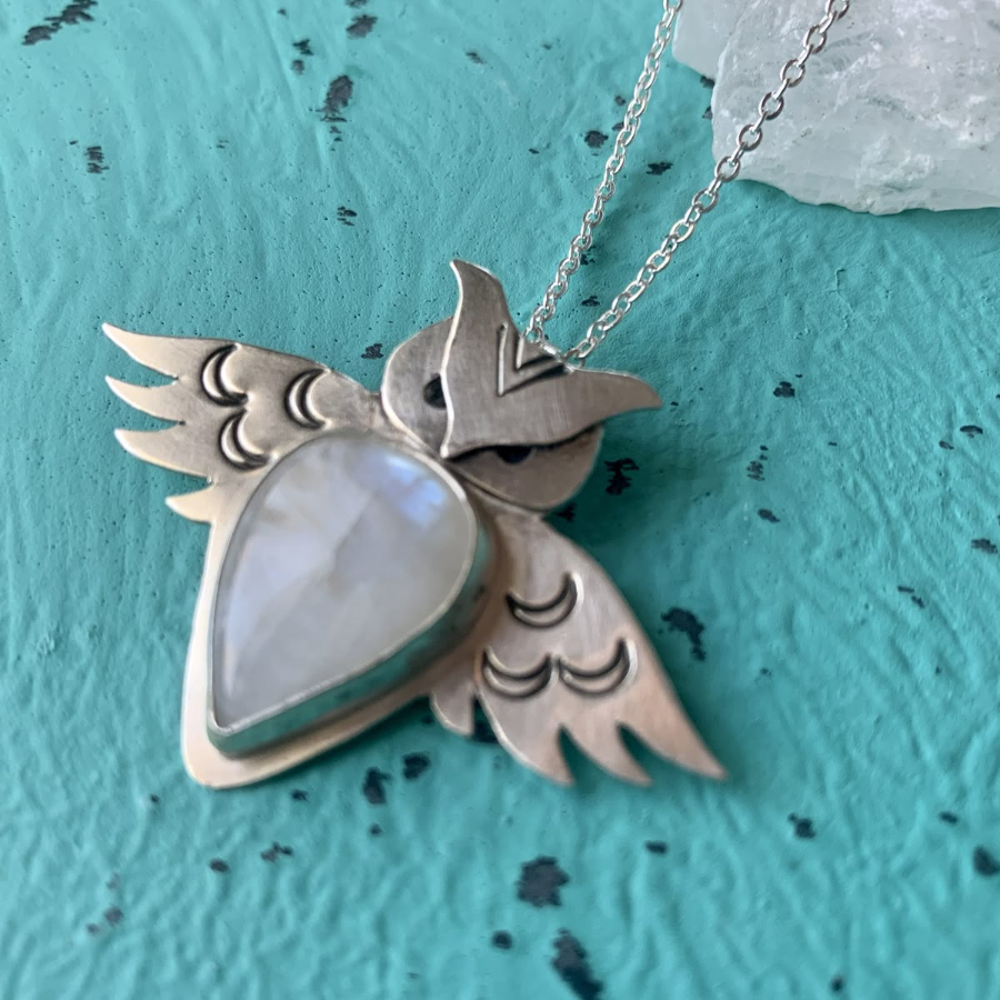 Vintage Minimalist Owl Design Pendant Necklace