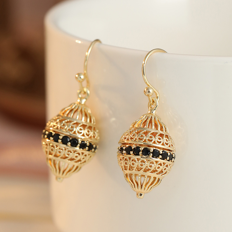 Ladies' Vintage Hollowed Out Ear Hook, Floral Patterns
